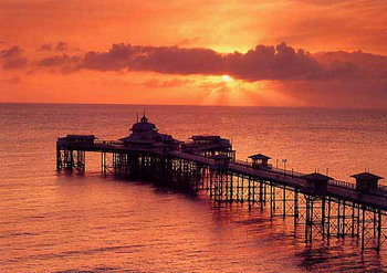 /image/upload/tina/LlandudnoPieratsunrise.jpg